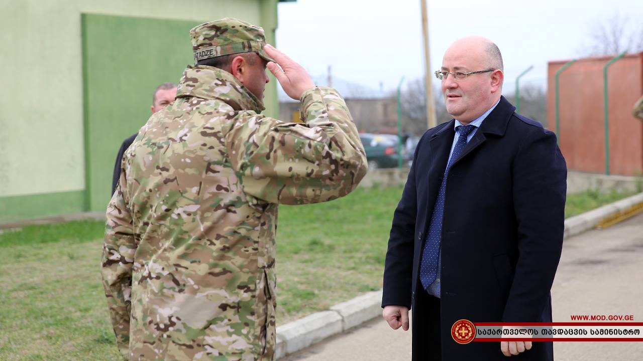 ლევან იზორიამ არტილერისტებს პროფესიული დღე მიულოცა