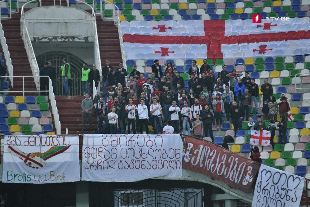 საქართველო-ლიტვის საფეხბურთო მატჩი არჩილ ტატუნაშვილის ხსოვნის პატივსაცემად წუთიერი დუმილით დაიწყო [ვიდეო]