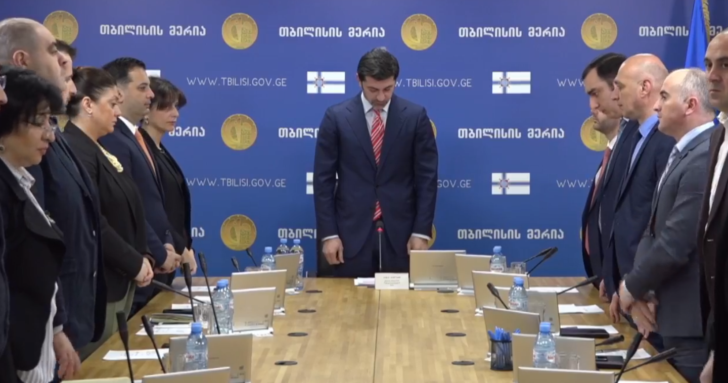 თბილისის მთავრობის სხდომაზე არჩილ ტატუნაშვილის ხსოვნას წუთიერი დუმილით პატივი მიაგეს