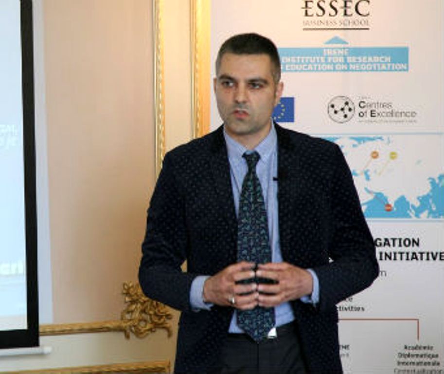 მკაცრი პოლიტიკა რუსეთის წინააღმდეგ