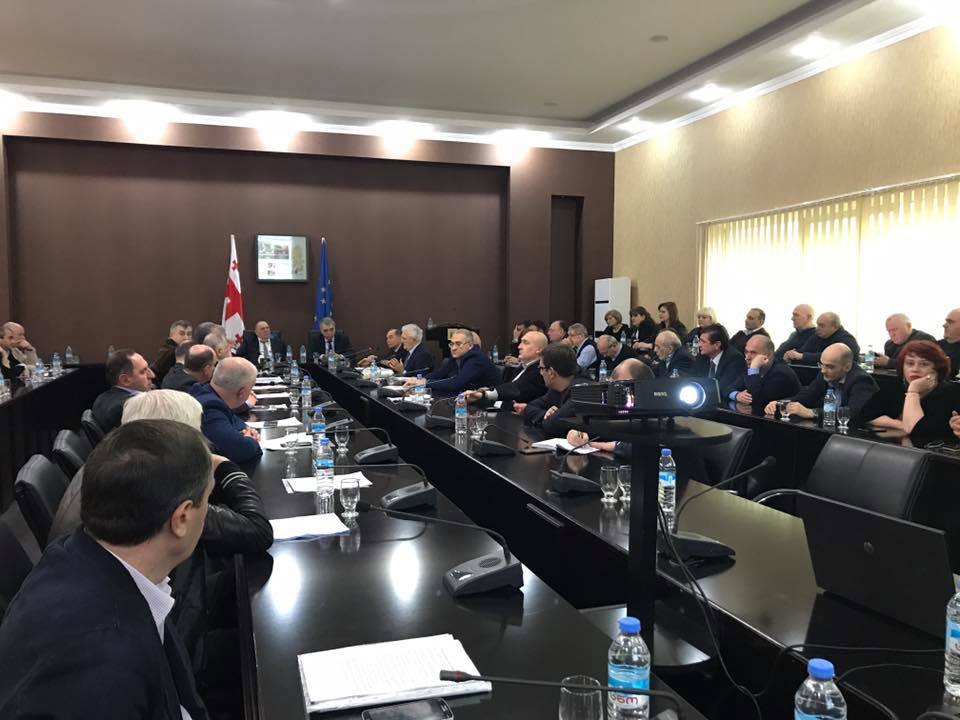 დავით სერგეენკო იმერეთში მოქმედი პირველადი ჯანდაცვის დაწესებულებების კლინიკებისა და საზოგადოებრივი ჯანდაცვის ცენტრების წარმომადგენლებს ხვდება