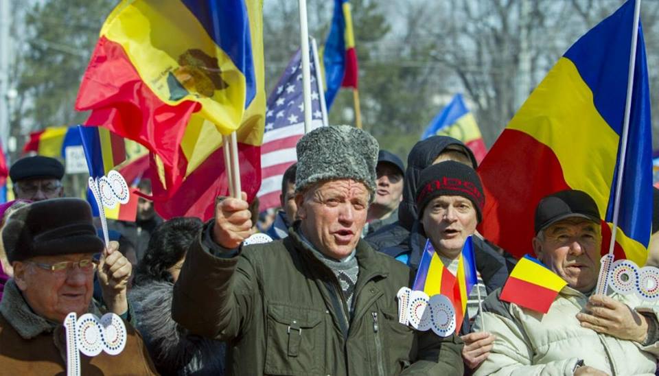 ტრაიან ბასესკუ მოლდოვასა და რუმინეთის გაერთიანების მოთხოვნით გამართულ მსვლელობას შეუერთდა