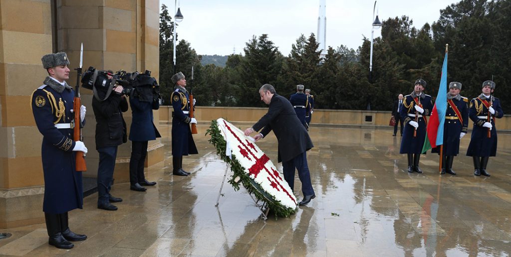 გიორგი კვირიკაშვილმა აზერბაიჯანში „მარადიული ცეცხლის“ მემორიალი გვირგვინით შეამკო