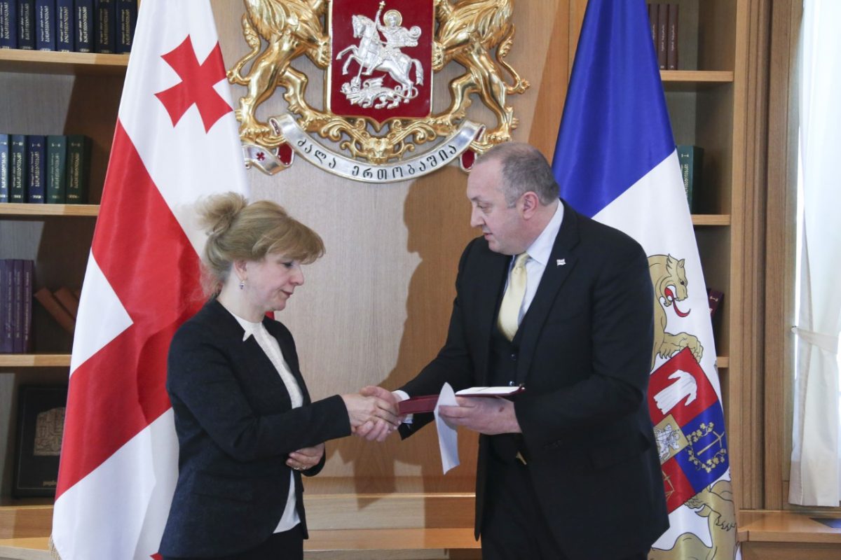 პრეზიდენტმა ჟურნალისტი ალექსანდრე ბერულავა, სიკვდილის შემდეგ, ვახტანგ გორგასლის პირველი ხარისხის ორდენით დააჯილდოვა