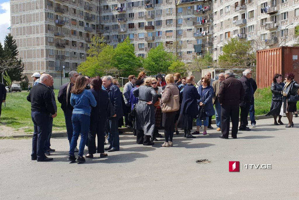 დიდ დიღომში ერთ-ერთი კორპუსიდან უნებართვოდ შესახლებული პირების გამოსახლებას ითხოვენ