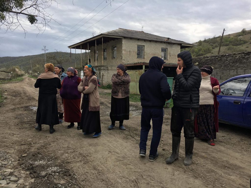 ახმეტის მუნიციპალიტეტის სოფელ ქორეთის მოსახლეობა სოფლის სტადიონზე სკოლის აშენებას აპროტესტებს