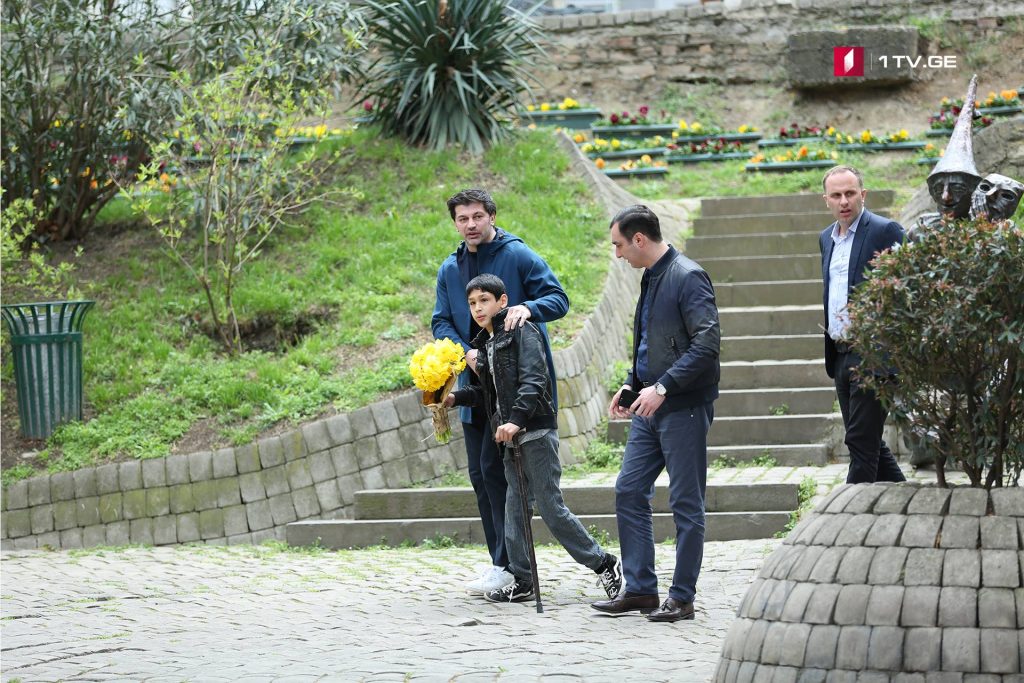 კახა კალაძემ 15 წლის გიგი ანთაძეს ბიზნესსაქმიანობისთვის ჯიხური გადასცა