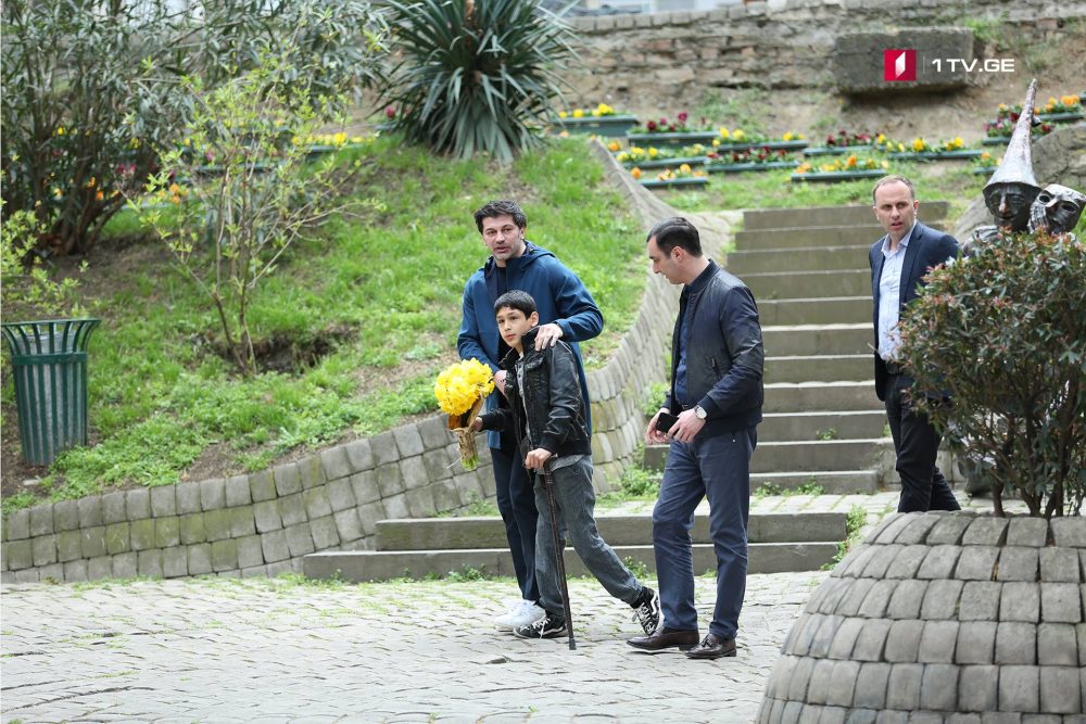 კახა კალაძემ 15 წლის გიგი ანთაძეს ბიზნესსაქმიანობისთვის ჯიხური გადასცა