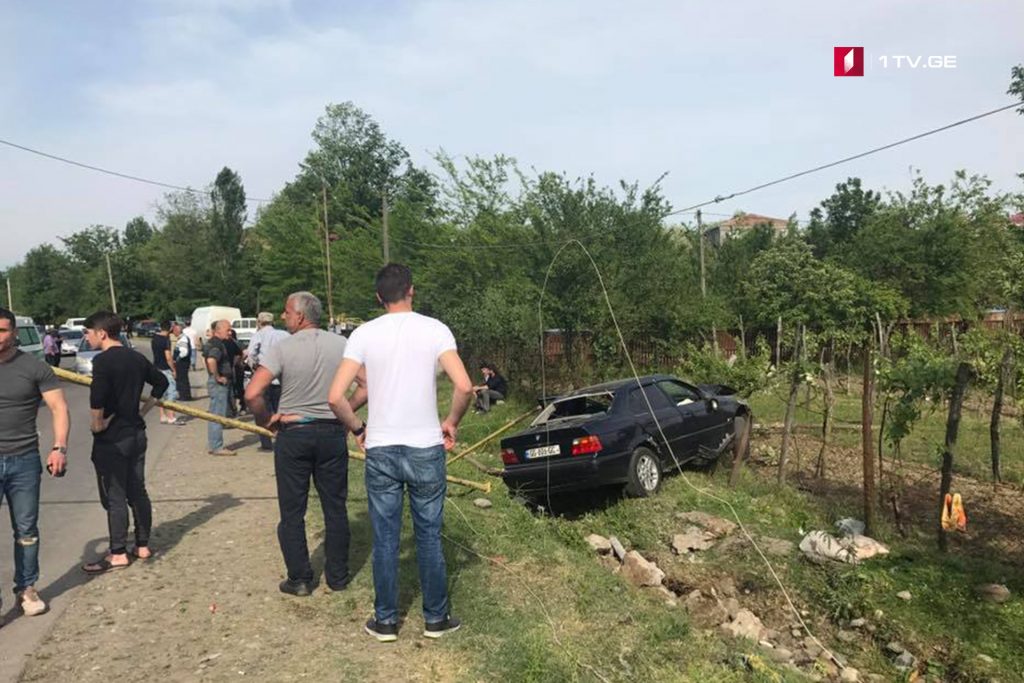 ვანში მსუბუქი ავტომობილი ქვეითად მოსიარულეებს შეეჯახა - 50 წლამდე ქალი ადგილზე დაიღუპა