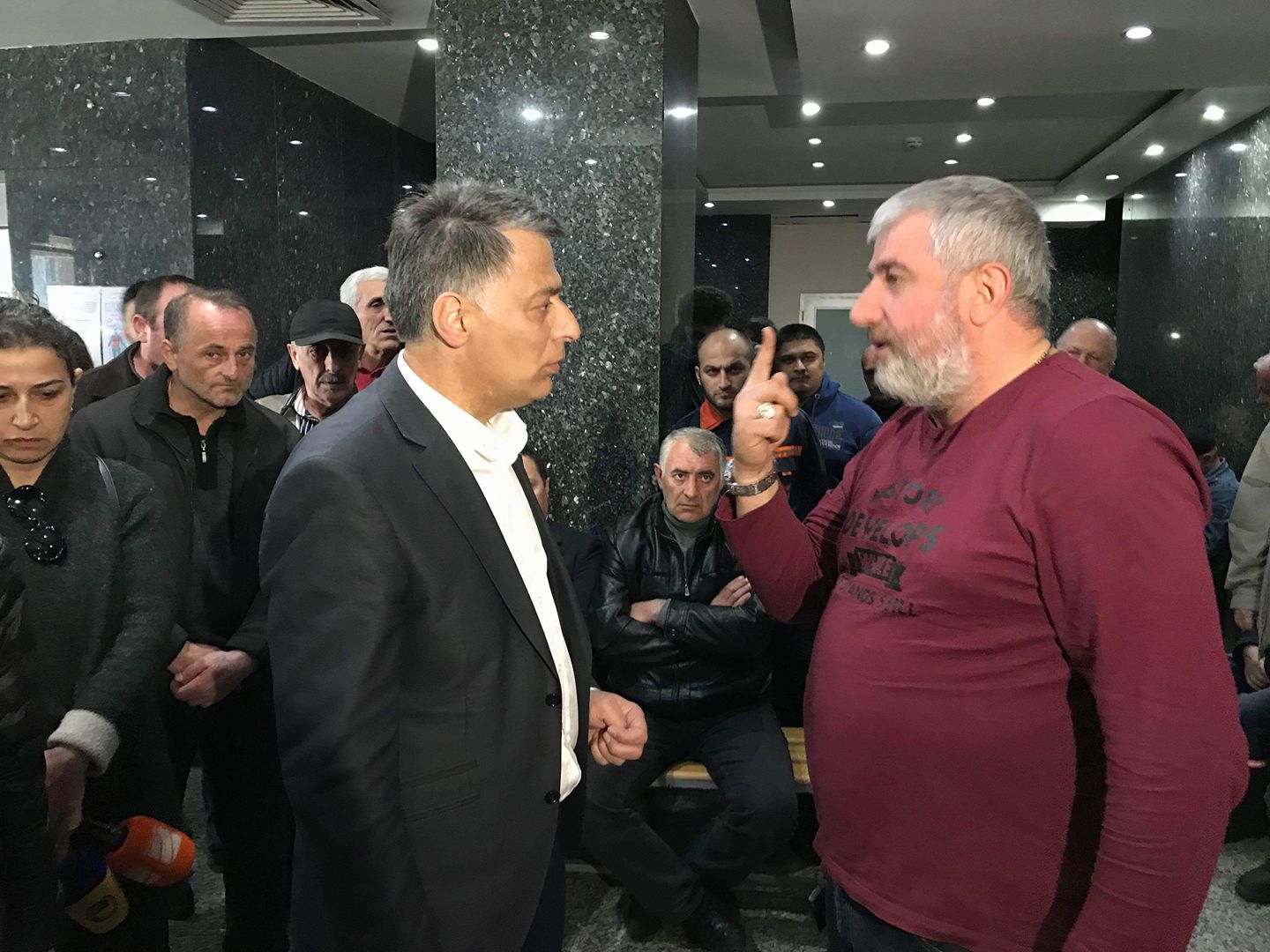 ბათუმის პორტის გაფიცულ თანამშრომლებს აჭარის ჯანდაცვის მინისტრი შეხვდა