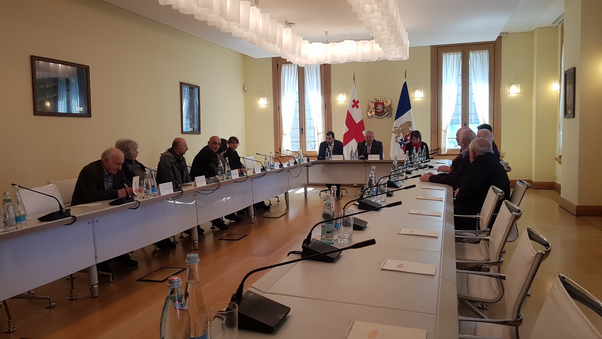პრეზიდენტი შოთა რუსთაველის, ვაჟა-ფშაველას სახელობისა და საქართველოს ეროვნული პრემიის კომისიების წევრებს ხვდება