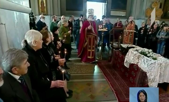 ქაშუეთის ეკლესიაში ლეილა აბაშიძის სამოქალაქო პანაშვიდი მიმდინარეობს