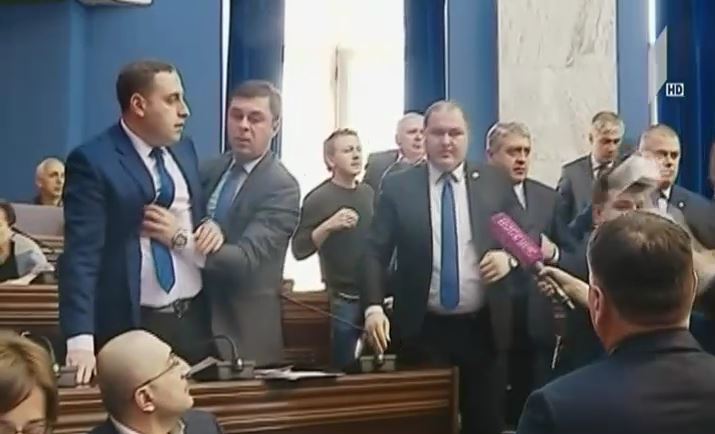 დაპირისპირება პარლამენტში