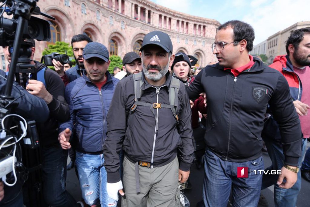 Nikol Paşinian Serj Sarqsiyan ilə görüşdən sonra aksiyaların davam etdirilməsini planlaşdırır