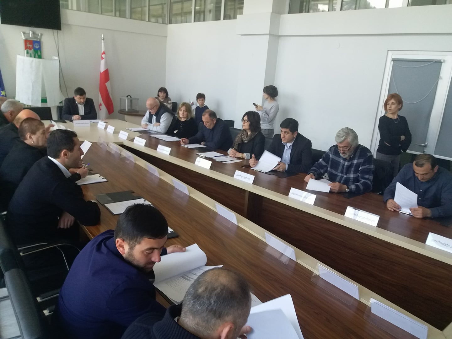 ბორჯომის საკრებულოს სხდომაზე მერიის თანამშრომლების ხელფასები დამტკიცდა