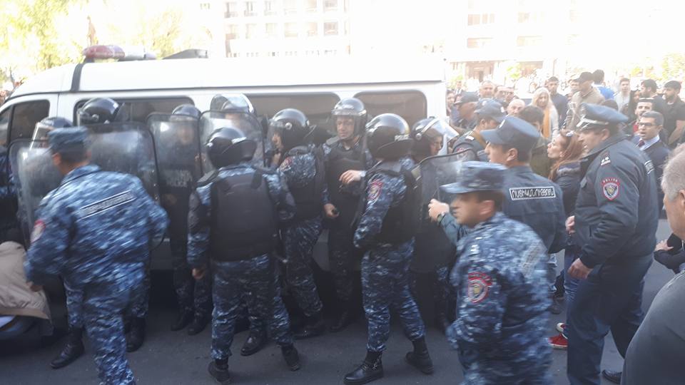 ერევნის პოლიციამ აქციის 30 მონაწილე დააკავა