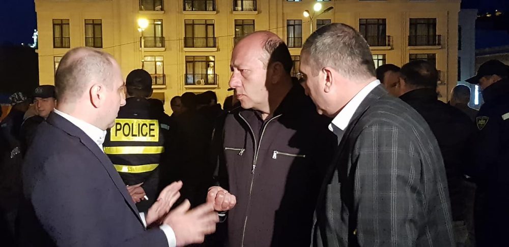 „აგარის ქარხნის“ თანამშრომლებმა მთავრობის ადმინისტრაციასთან აქცია შეწყვიტეს