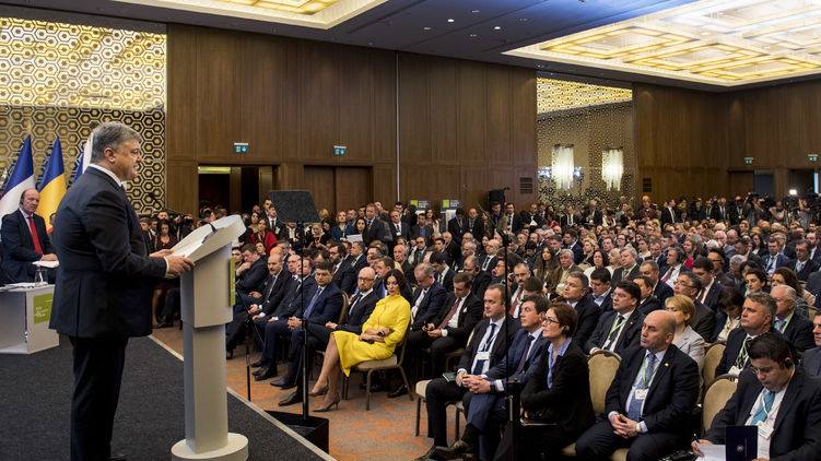 Петро Порошенко – Украинæ СНГ-йæ ахыздзæн