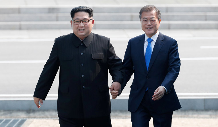 ჩრდილოეთ და სამხრეთ კორეის ლიდერების ისტორიული შეხვედრა [ფოტო/ვიდეო]