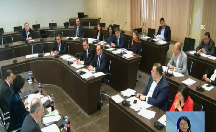 ოჯახში ძალადობის წინააღმდეგ შემუშავებულ კანონპროექტს იურიდიულმა კომიტეტმა მხარი დაუჭირა