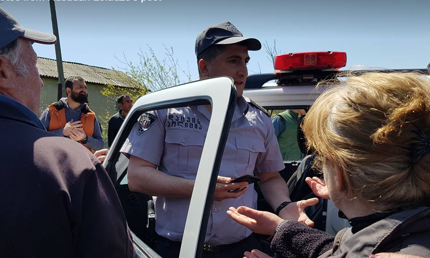 ხრამის ხეობის მისასვლელთან სოფლის მოსახლეობა დაცვის პოლიციის თანამშრომლებს დაუპირისპირდა