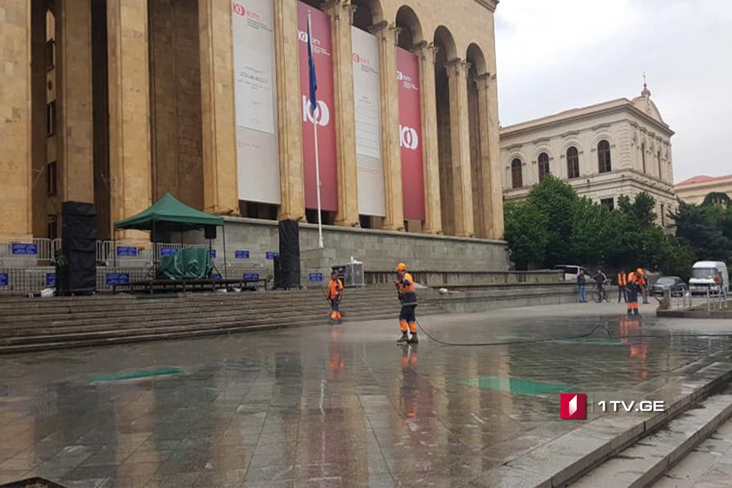 Parlament önündə aksiya başa çatdı