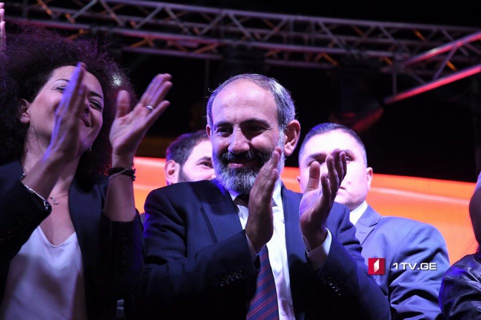 სომხეთის პრემიერი ნიკოლ ფაშინიანი გადადგა