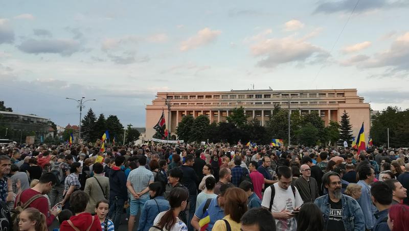 რუმინეთში მთავრობის მიერ ინიცირებული სასამართლო რეფორმის წინააღმდეგ მრავალრიცხოვანი აქცია გაიმართა