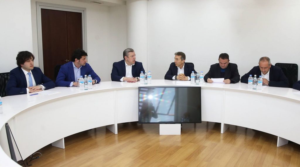 ვიდეოკადრები „ქართულ ოცნებაში“ გამართული პოლიტსაბჭოს სხდომიდან [ფოტო, ვიდეო]