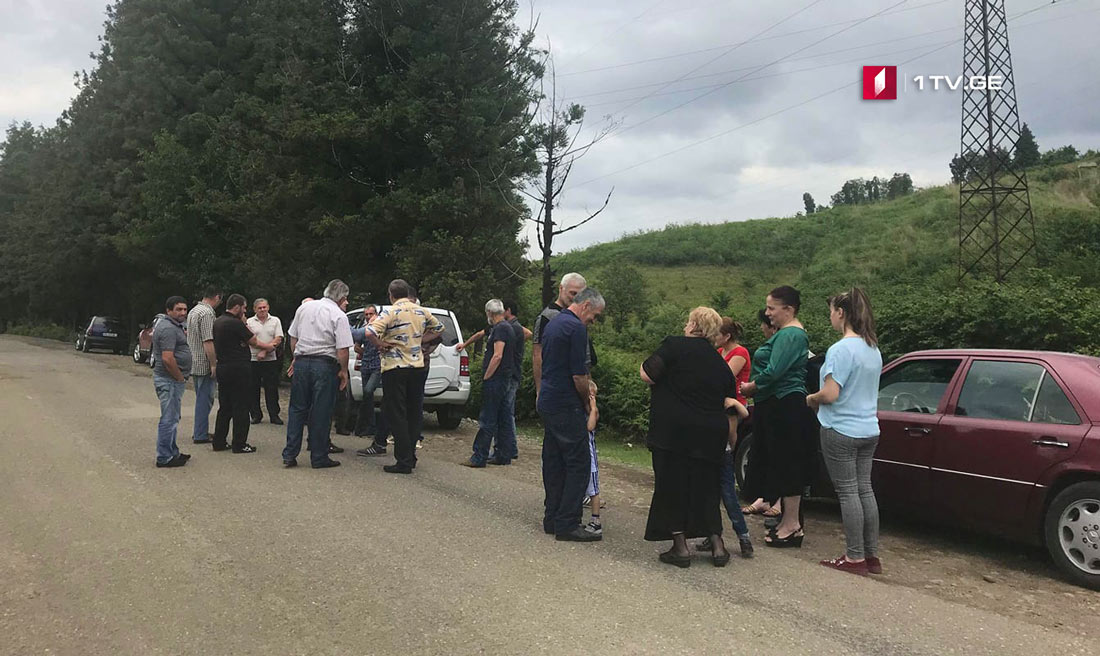 სოფელ ქაქუთის მცხოვრებლები ქობულეთი-ოზურგეთის დამაკავშირებელი გზის რეაბილიტაციას ითხოვენ