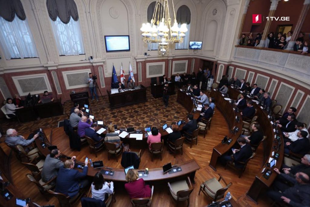 "Güllər meydanın adı "İlk Respublika Meydanı olacaq"
