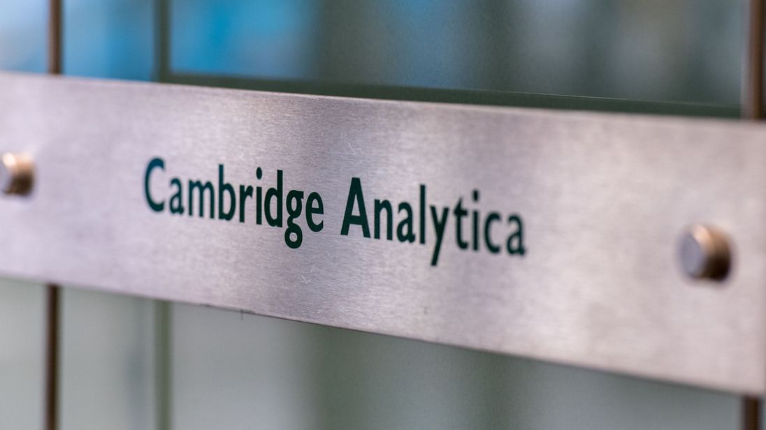 პოლიტიკური საკონსულტაციო ჯგუფი Cambridge Analytica იხურება