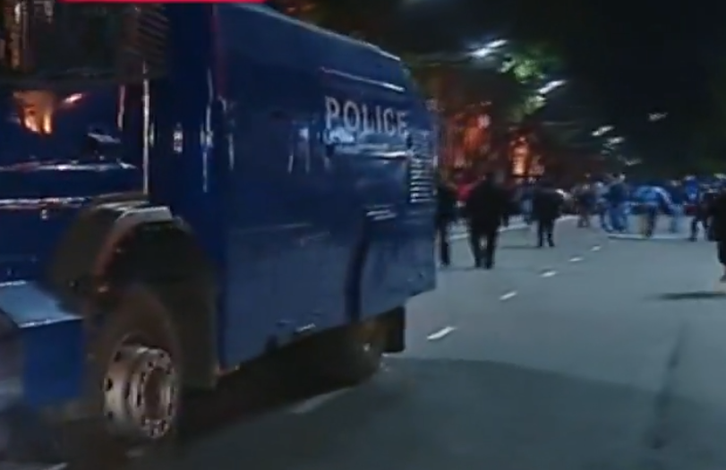Rustaveli prospektinə su təziqi maşınları daxil edildi