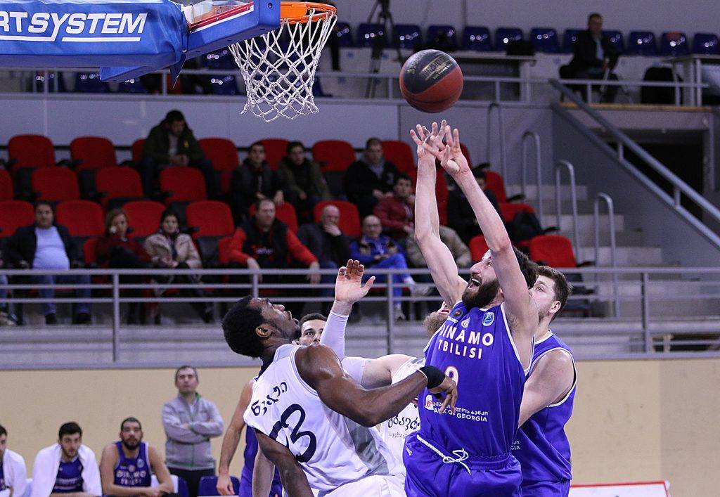 „დინამო" ნახევარფინალში 2:0 დაწინაურდა