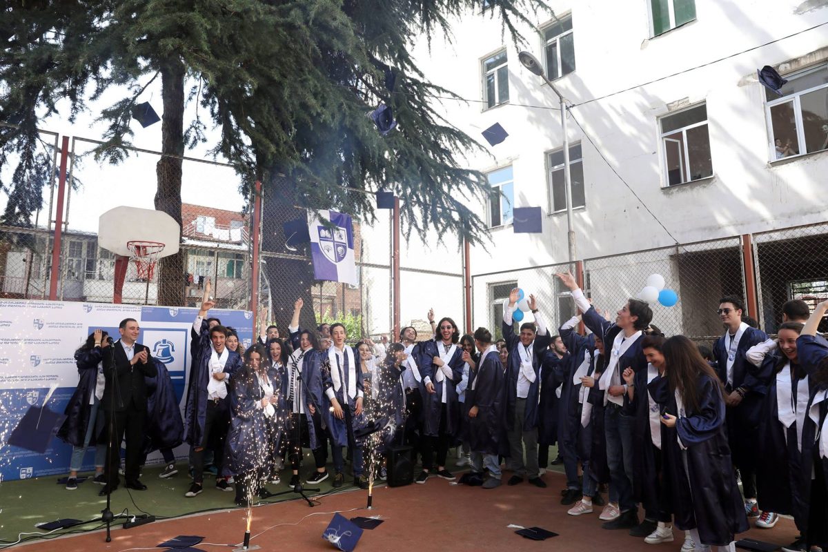 საქართველოში 39 000-მა მეთორმეტეკლასელმა დღეს სწავლა დაამთავრა