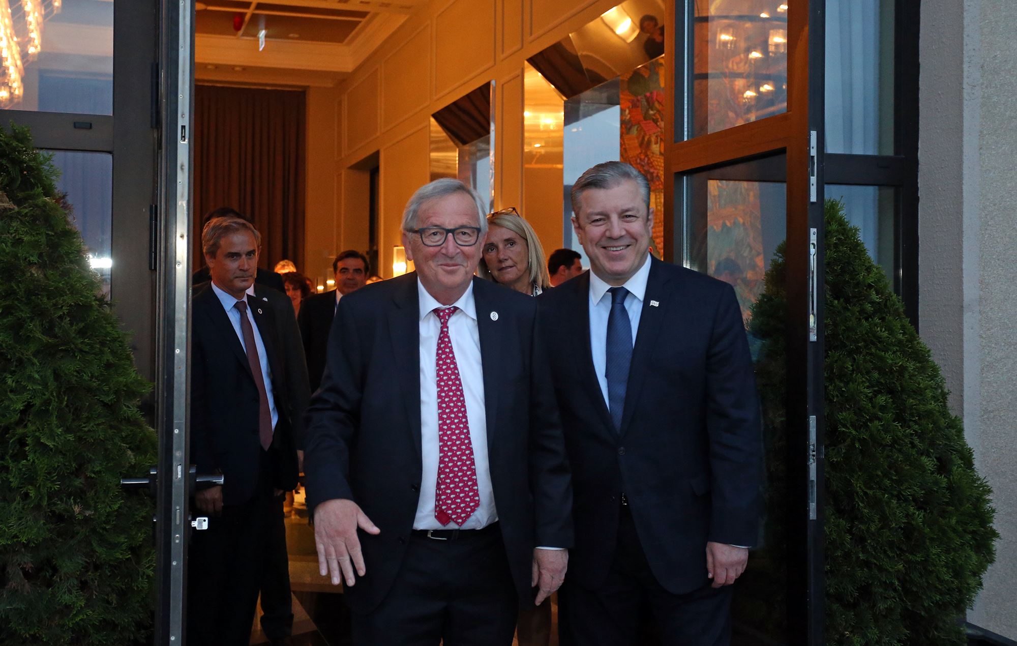 პრემიერმა ევროკომისიის პრეზიდენტს ოფიციალურ ვახშამზე უმასპინძლა