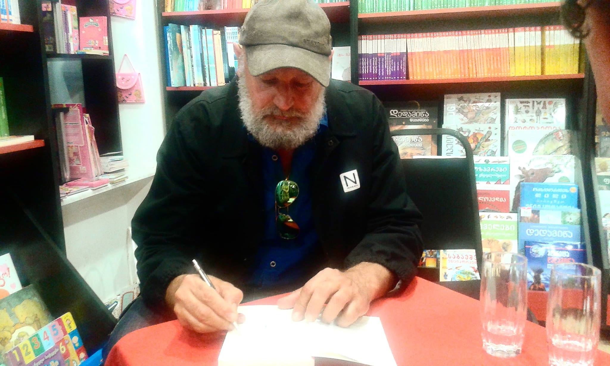 თბილისს ცნობილი ნორვეგიელი მწერალი ერლენდ ლუ ესტუმრა