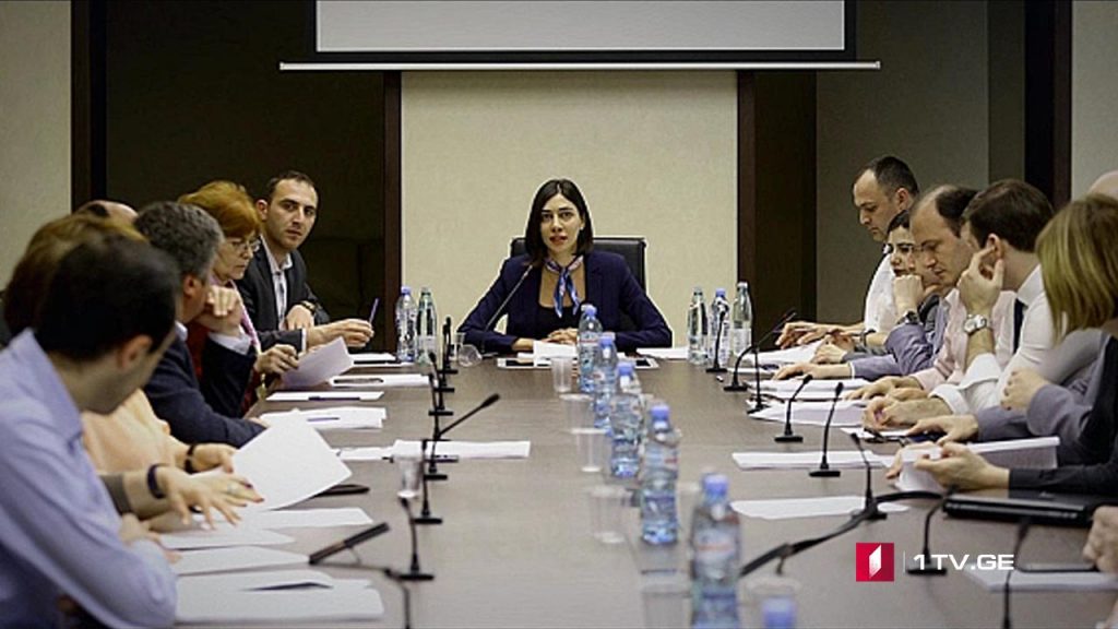 ხმაურიანი სხდომა საკრებულოში