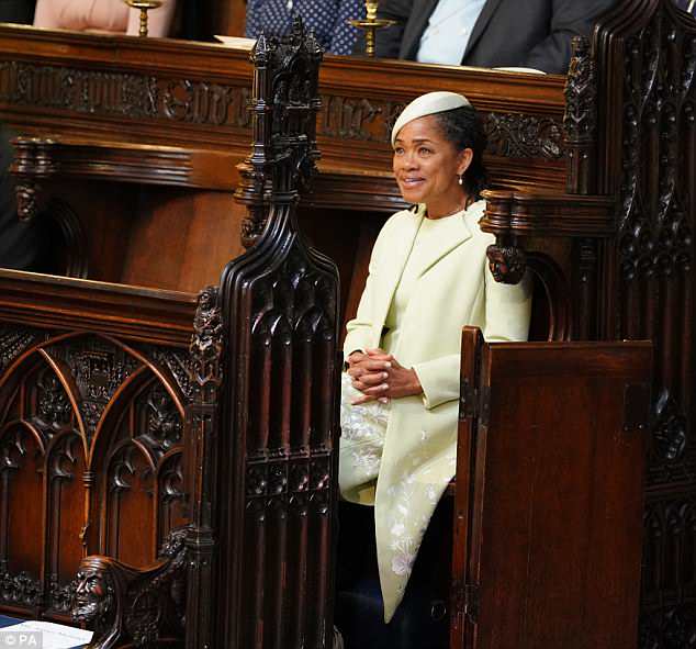 4C6D6BBD00000578-5748403-As_her_daughter_arrived_at_the_altar_Doria_beamed_with_pride_fro-a-173_1526751335013 (1)