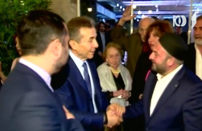 პრეზიდენტის, პრემიერის და პარლამენტის თავმჯდომარის სახელით, ერთობლივი მიღება გაიმართა