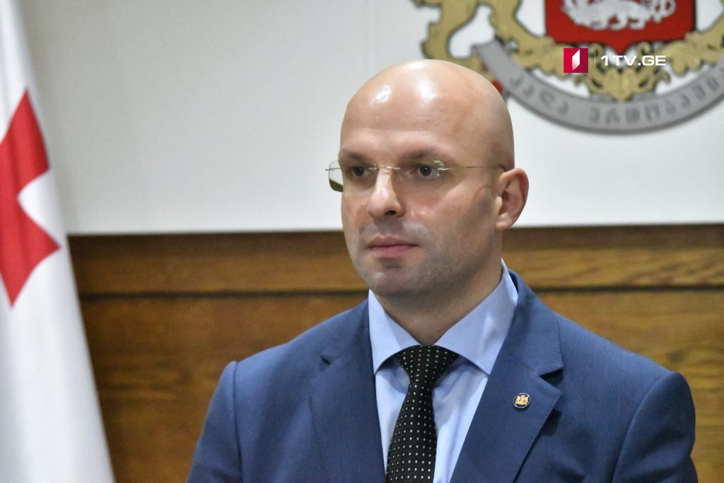 Şalva Tadumadze – baş nazir xalq müdafiəçisi və vəkillərlə bərabər zərərçəkmişin ailəsini gözləyir