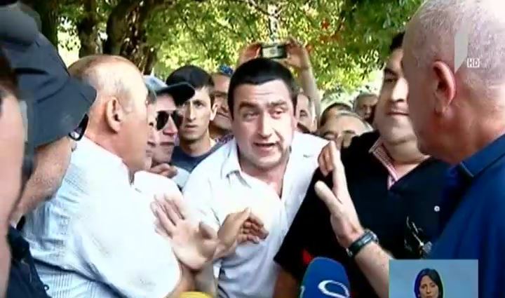 აქცია ბათუმის მერიასთან