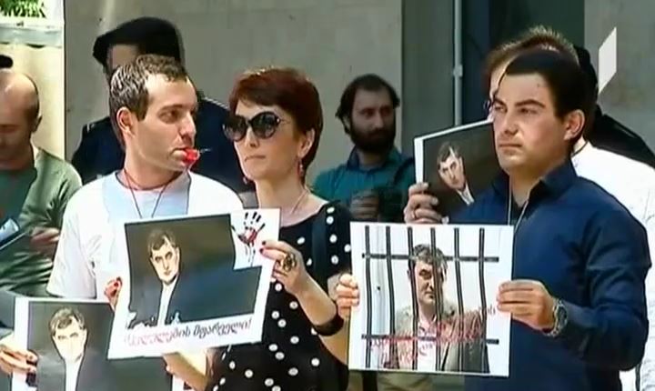 „ნაციონალური მოძრაობის“ აქცია დევნილთა სამინისტროსთან
