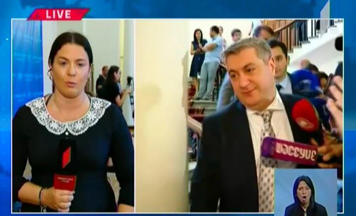 პარლამენტში მინისტრობის კანდიდატებს უსმენენ