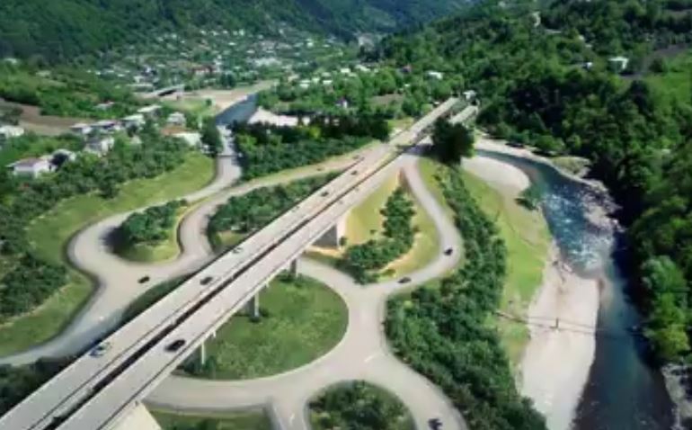 გრაფიკული ვიდეო ჩქაროსნული ავტომაგისტრალის მშენებლობის შესახებ