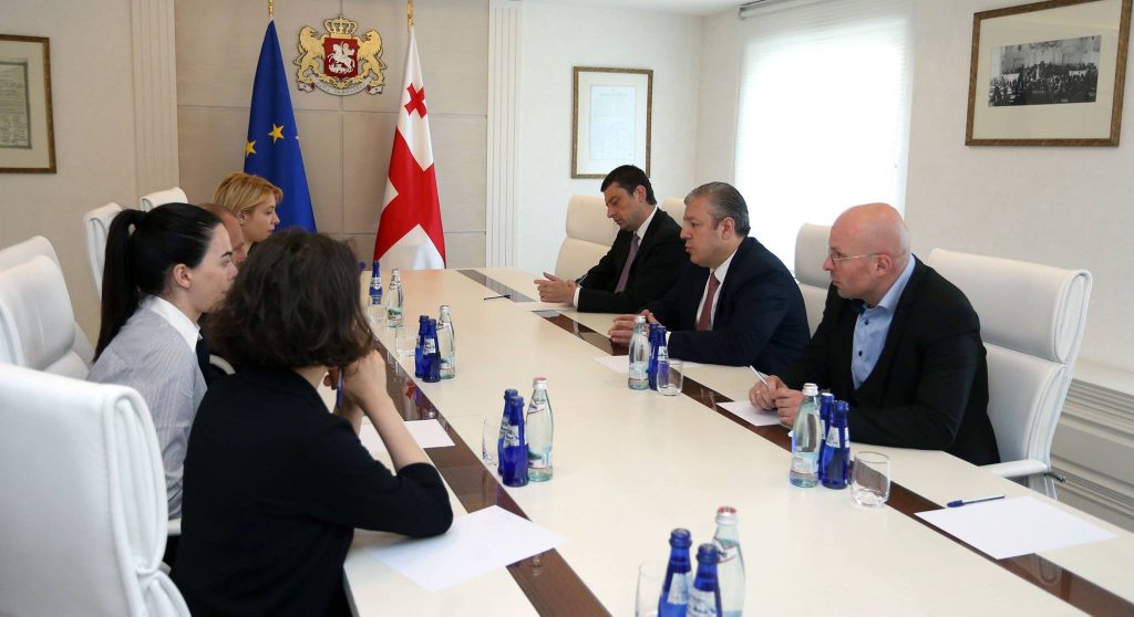 გიორგი კვირიკაშვილი მალხაზ მაჩალიკაშვილს – არ მინდა, გქონდეთ შეგრძნება, რომ სახელმწიფომ გაგრიყათ და უარს ამბობს კომუნიკაციაზე [ვიდეო]