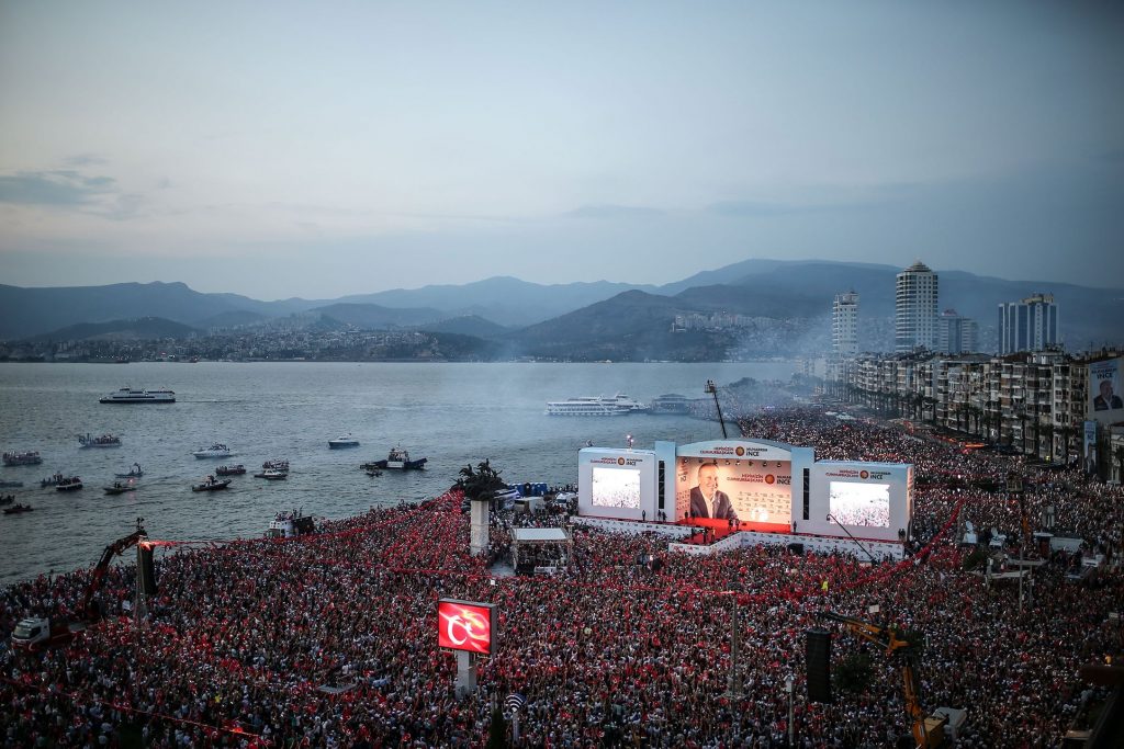 თურქეთში საპრეზიდენტო არჩევნებში რეჯეფ ტაიპ ერდოღანის მთავარი მეტოქის, მუჰარემ ინჯეს მხარდასაჭერად ასი ათასობით ადამიანი შეიკრიბა [ვიდეო]
