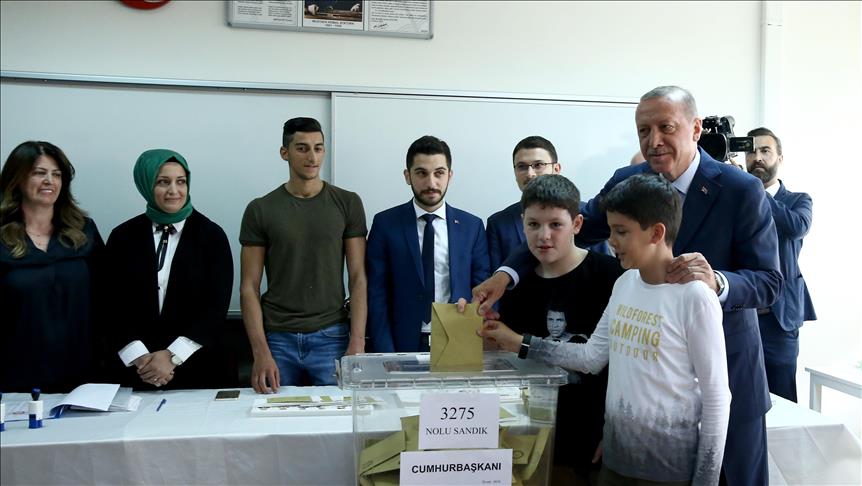 Rəcəb Tayyib Ərdoğan seçki məntəqələrində əhalinin yüksək fəallığını müsbət dəyərləndirdi