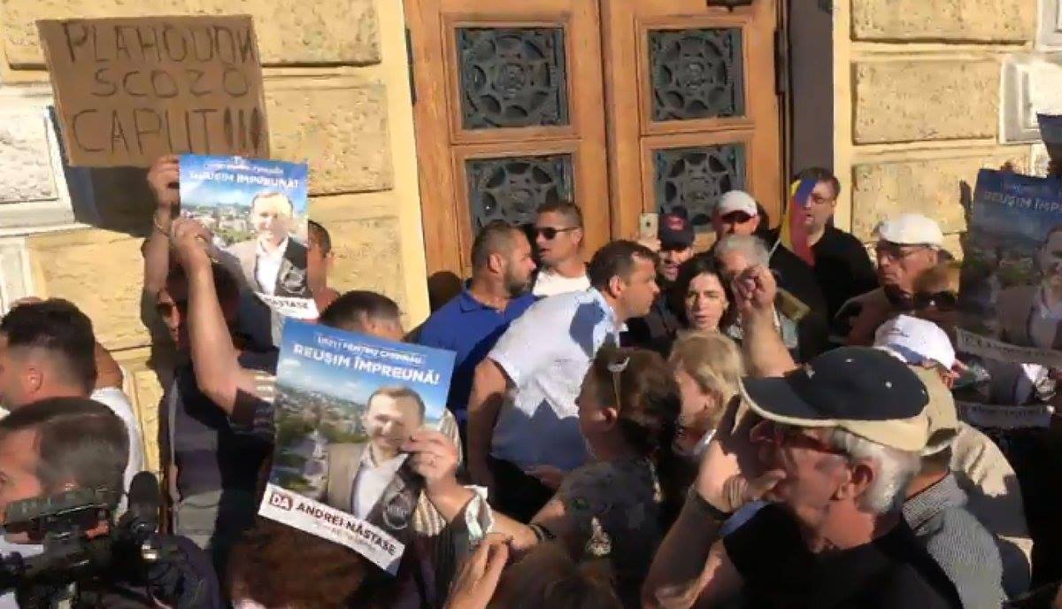 მოლდოვაში, დედაქალაქის მერის არჩევნების შედეგების ბათილად გამოცხადებას აპროტესტებენ