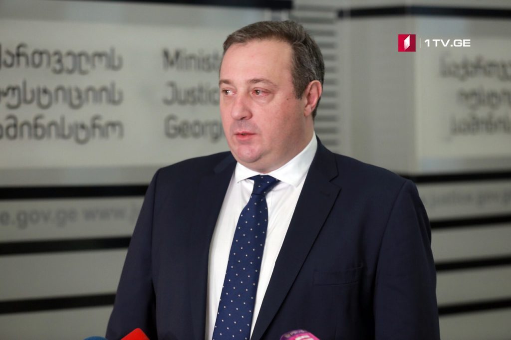 Akaki Zoidze düşünür ki, Gürcüstanda pensiya yaşı bərabərləşdirilməlidir